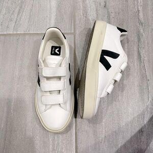 💕EUC💕 VEJA Sneakers